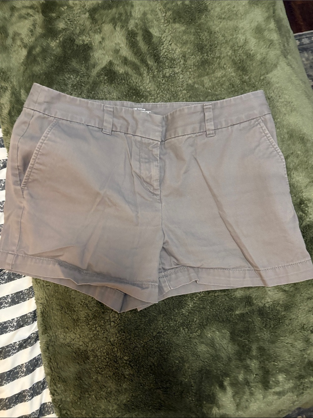 Loft original shorts in gray, size 4